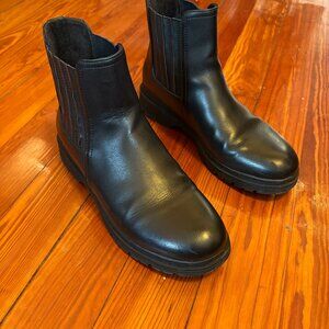 Black b.o.c. Chelsea boots (W11)